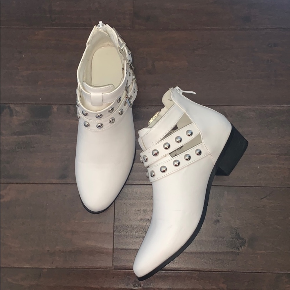 🤍White Booties🤍